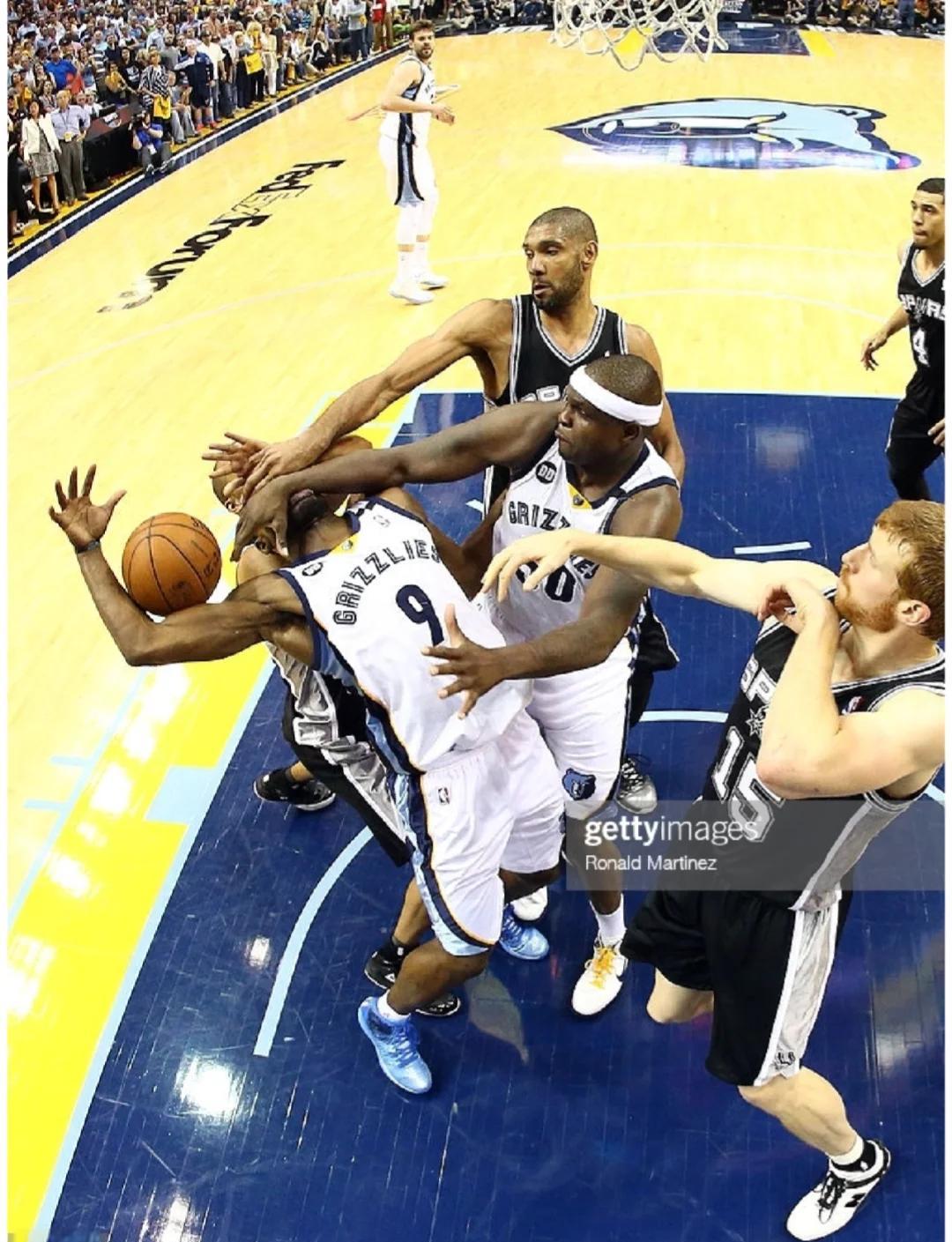 这哥们看起来有点复古球员的感觉啊